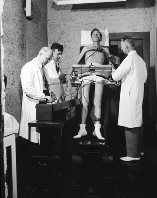 Los investigadores analizando los cambios. Getty